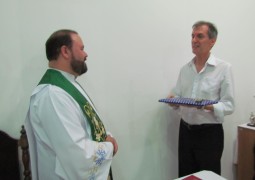 Padre Alessandro é homenageado na APAE
