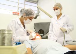 Interessados em atuar em consultórios odontológicos devem fazer o curso de ASB
