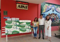 Comissão de Formatura do Colégio Porto Seguro faz doação para APAE