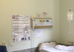 Santa Casa implanta placas para informações dos pacientes