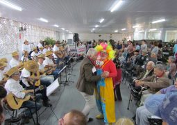 Recanto dos Velhinhos recebe doações da Exposição Nacional de Orquídeas