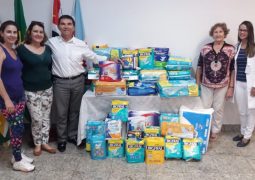 Dona Alzira retribui atendimento na Santa Casa de Valinhos com doação de fraldas
