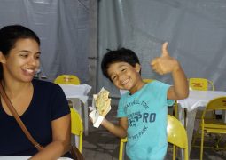 Rádio Valinhos faz sucesso com a mini-pizza na Chapa na festa de São Cristóvão