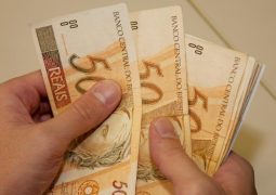 Aposentados e pensionistas do INSS terão antecipação do 13º salário