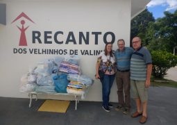 Leite, fraldas e biscoitos chegam para doação ao Recanto dos Velhinhos