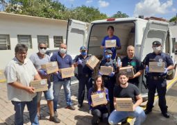 Thiago Samasso entrega 336 caixas de álcool em gel para a Santa Casa