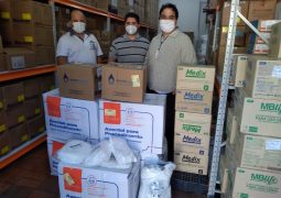 FEAV entrega mais EPIs para Santa Casa   e fraldas para o Recanto doação do Comitê de Pais do Porto Seguro