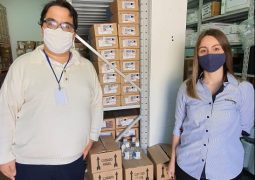 Andorinha Distribuidora Farma faz doação de álcool gel para Santa Casa de Valinhos