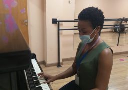 FEAV recebe piano em doação e será utilizado no Projeto Janela Aberta da Casa da Criança