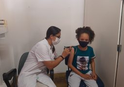 Atendidos e alunos da APAE Jarinu recebem primeira dose da vacina contra a COVID-19