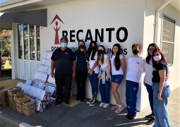 Colégio Fundamentum destina parte do lucro da festa junina para produtos de higiene doados ao Recanto dos Velhinhos