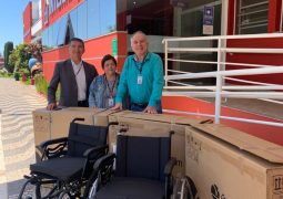 Santa Casa recebe a doação de cinco cadeiras de rodas