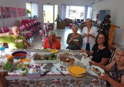 Grupo Rosa e Amor promove oficina de culinária com o tema: Ceia de Natal e alimentos funcionais