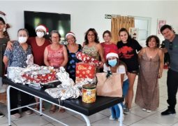 Grupo Rosa e Amor fecha 2022 com entrega de 63 ceias de natal