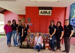 Grupo Contatus beneficia a APAE com doação de alimentos