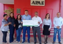 Cooperativa SICREDI Iguaçu Agência Valinhos destina verba para projetos na APAE