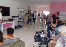 Café das mães reúne mais de 50 mulheres no Grupo Rosa e Amor