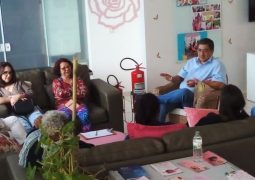 Assistidas do Grupo Rosa e Amor tem encontro de espiritualidade com André Rosa