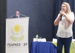APAE Valinhos participa de capacitação promovida pela FEAPAEs