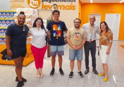 Pague Menos Supermercados recebe assistidos da ACES para apresentações culturais