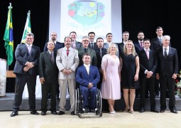 Prefeito e vereadores tomam posse Scupenaro eleito presidente da Câmara