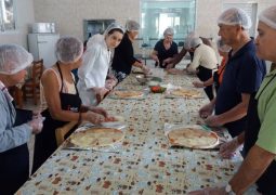 Uma tarde de pizzas na oficina de culinária do Recanto dos Velhinhos de Valinhos