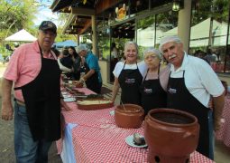 Domingo é dia de Feijoada e muito samba no Recanto dos Velhinhos