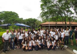 Alunos do Colégio Porto Seguro promovem uma tarde de alegria no Recanto dos Velhinhos