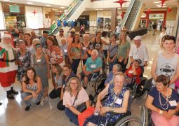 Idosos do Recanto visitam Papai Noel, fazem compras e se divertem no shopping