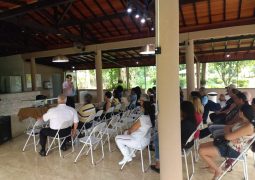 Equipe de colaboradores do Recanto dos Velhinhos é treinada para melhor atender aos idosos