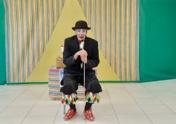 Cia de Teatro Arco Iris festeja 45 anos com muita alegria