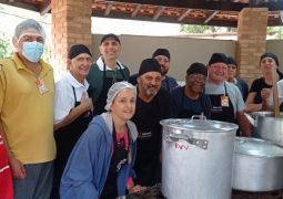 Tradicional Feijoada do Recanto dos Velhinhos entrega cerca de 500 kits