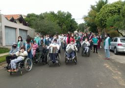 Setembro Verde Alunos e assistidos da APAE participam da caminhada da inclusão