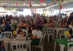 Comida e música boa no 15º Porco Turbinado da APAE – Presença de 700 convidados