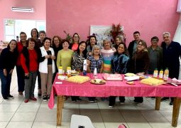 Voluntários do Grupo Rosa e Amor são homenageados