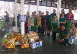 Feira do Produtor entrega grande quantidade de tampinhas plásticas para o Recanto dos Velhinhos