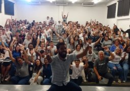 Atleta Paralímpico Daniel Dias faz palestra para jovens patrulheiros