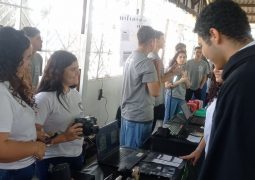 2ª Feira de Profissões atrai Jovens interessados nas carreiras do futuro