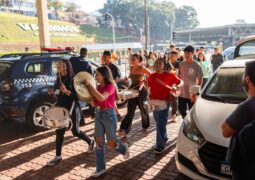 Caminhada do Maio Laranja mobiliza o centro de Valinhos