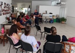 Profissionais do Grupo Rosa e Amor recebem treinamento sobre anafilaxia