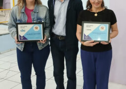 CBO Análises Laboratoriais e AEVAL recebem certificado de agradecimento por doação feita ao Espaço da Criança