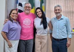 Câmara veste a camisa do Rosa e Amor e apoia o Pedágio Solidário