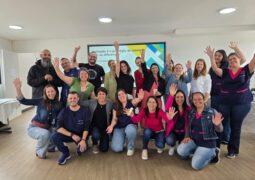 Profissionais do AEE da APAE Valinhos falam sobre deficiência intelectual para profissionais da rede municipal