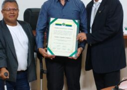 Câmara entrega novos títulos de Cidadão Valinhense