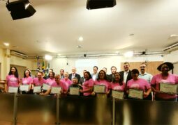 Líderes do pedágio do Grupo Rosa e Amor são homengeados na Câmara