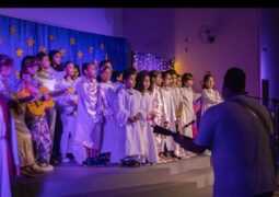 “Entre Luzes e Canções”: ACES celebra o amor em noite especial