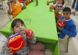 Ação social leva alegria a crianças atendidas pela ACES em Valinhos