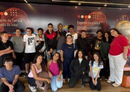 Adolescentes do Polo III – sede do Patrulheiro vivenciam aprendizado e diversão em visita ao Museu Catavento