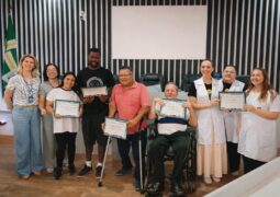 Autodefensores da APAE Valinhos são homenageados na Câmara Municipal