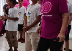 “Tecendo Vidas, Tecendo Artes”: projeto do Grupo Rosa e Amor promove integração, criatividade e bem-estar